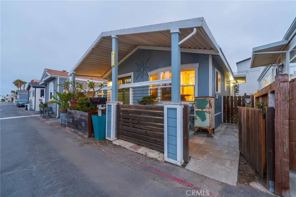 Huntington Beach, CA 92646,21752 Pacific Coast #15A