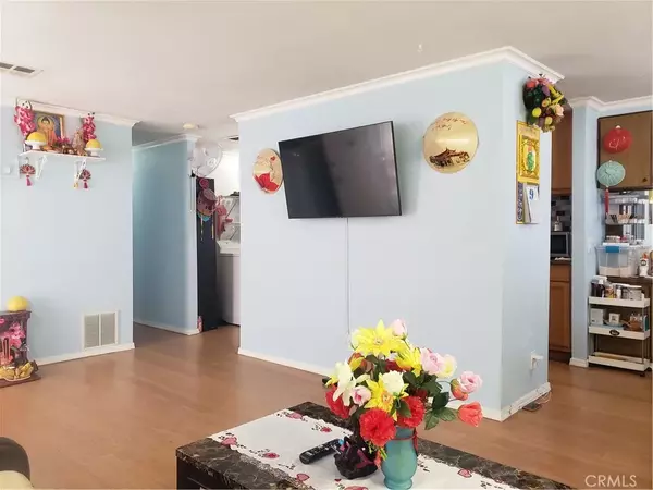 Santa Ana, CA 92703,3929 W 5th #16