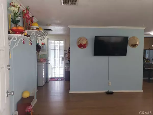 Santa Ana, CA 92703,3929 W 5th #16