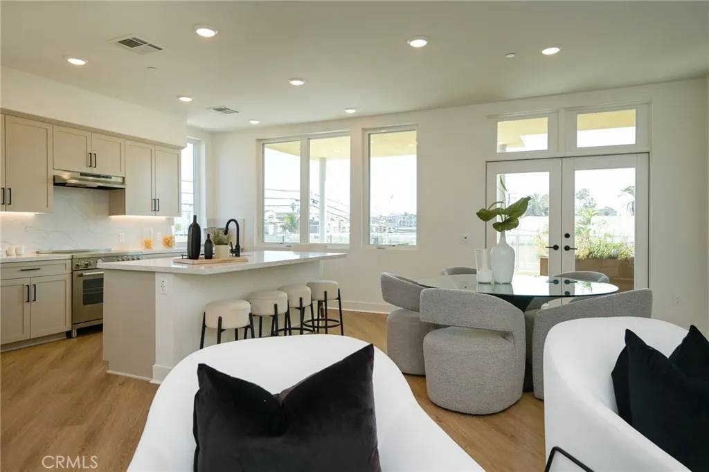 Huntington Beach, CA 92648,414 Main #200