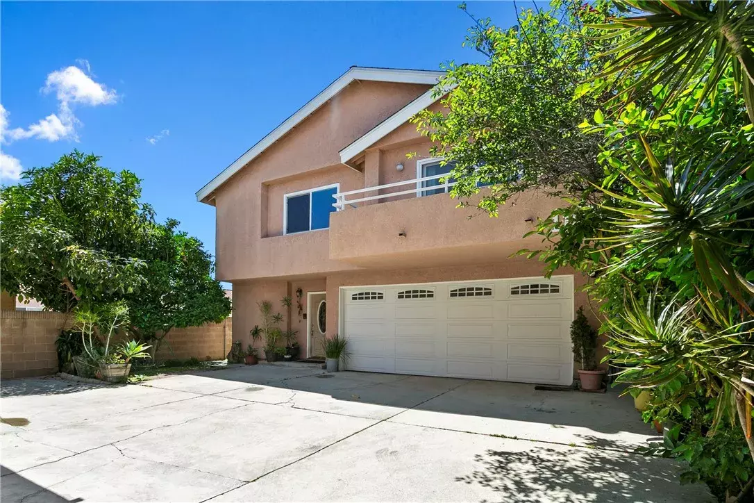 Hawthorne, CA 90250,11889 Gale Avenue