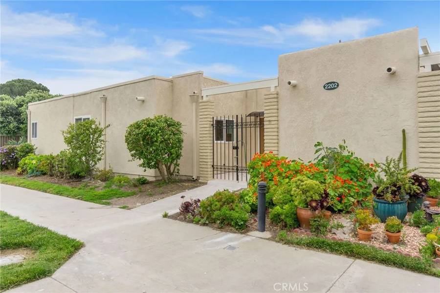 2202 Via Mariposa East #B, Laguna Woods, CA 92637
