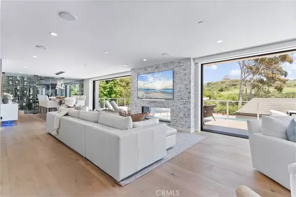Corona Del Mar, CA 92625,552 Seaward Rd
