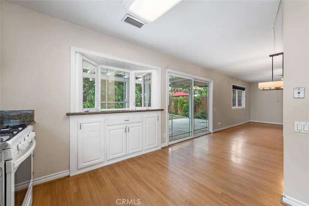 Irvine, CA 92604,3 Rock Springs