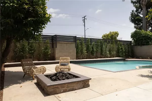 2725 S Center Street, Santa Ana, CA 92704