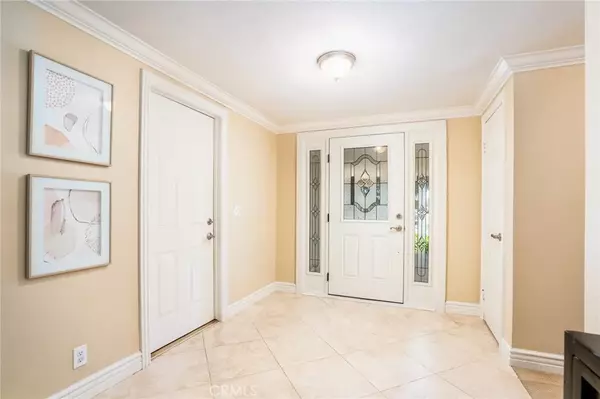 Huntington Beach, CA 92647,16292 Wishingwell