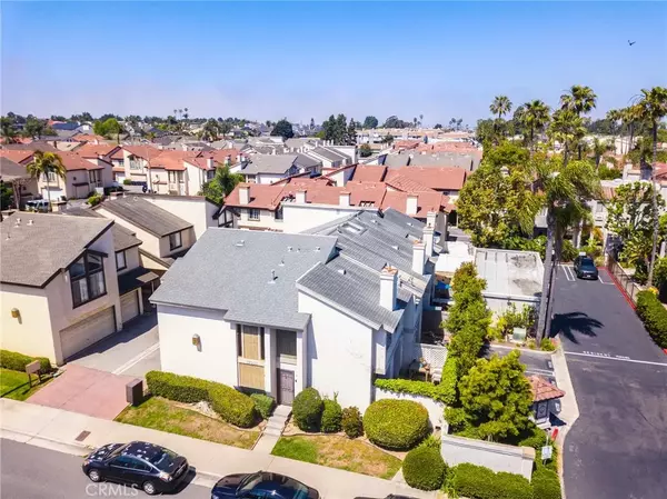 17081 Green Lane, Huntington Beach, CA 92649