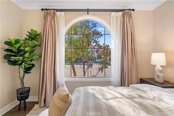 Irvine, CA 92620,74 Gainsboro