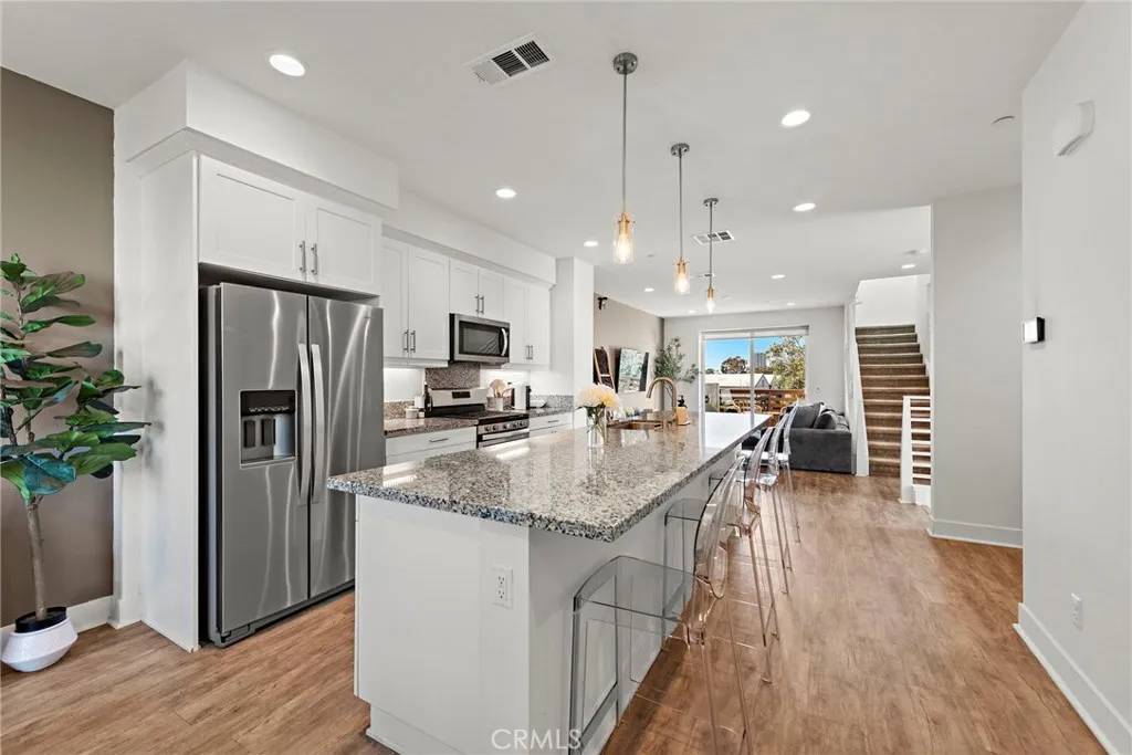 645 W 17th Street, Costa Mesa, CA 92627