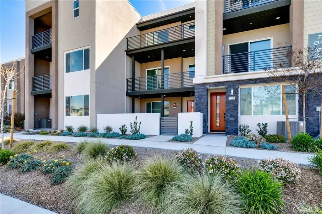 Irvine, CA 92618,1075 Cadence
