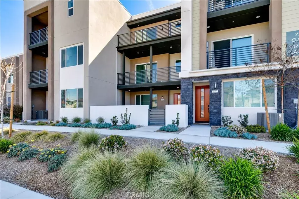 Irvine, CA 92618,1075 Cadence