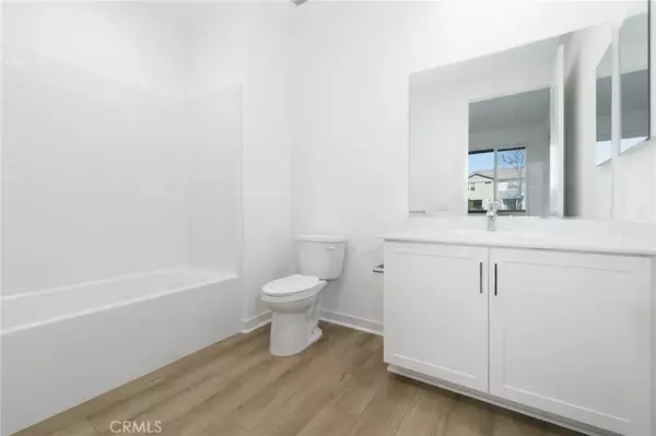 Irvine, CA 92618,1075 Cadence