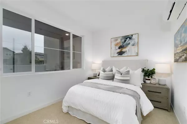 Irvine, CA 92618,1075 Cadence