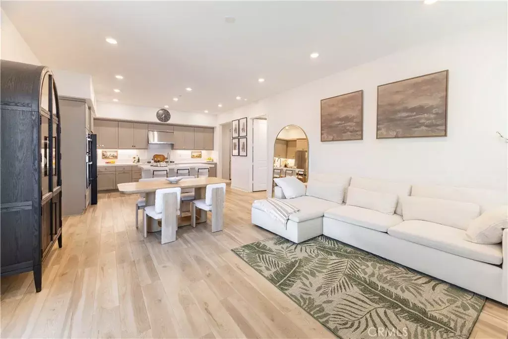 Irvine, CA 92618,147 Sash