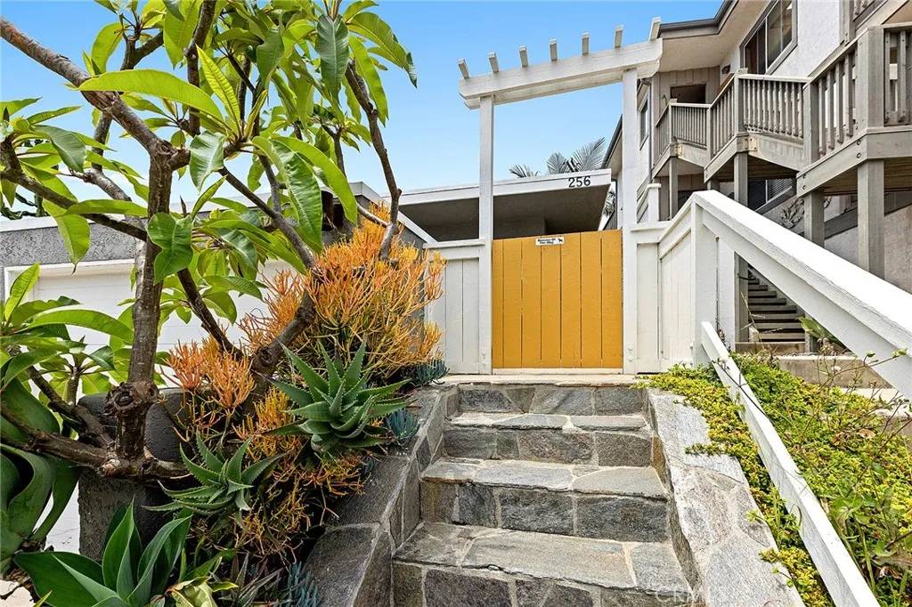 San Clemente, CA 92672,256 Avenida Madrid