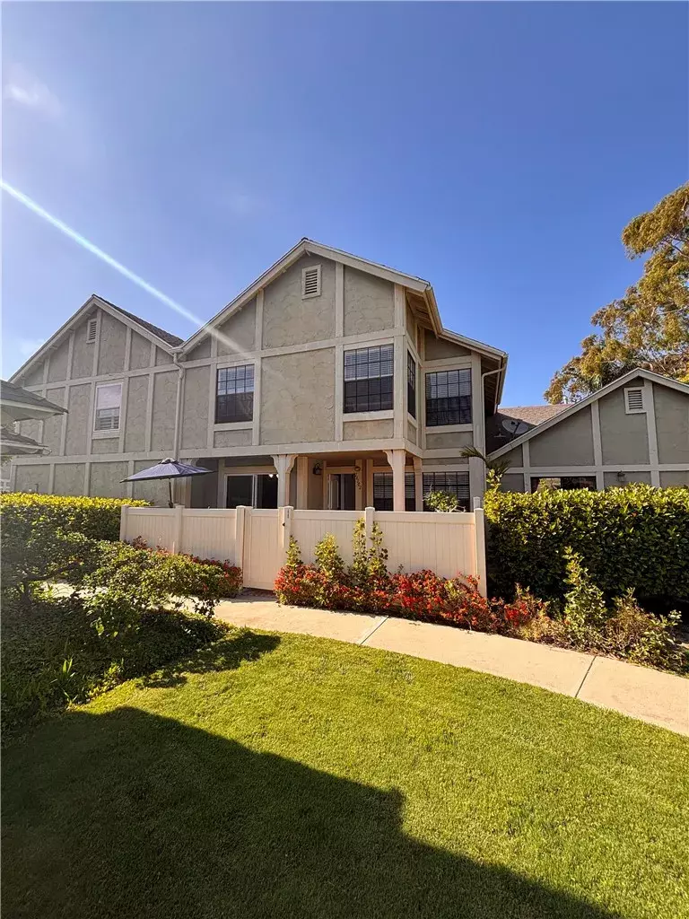 Huntington Beach, CA 92649,16102 WARMINGTON Lane #15