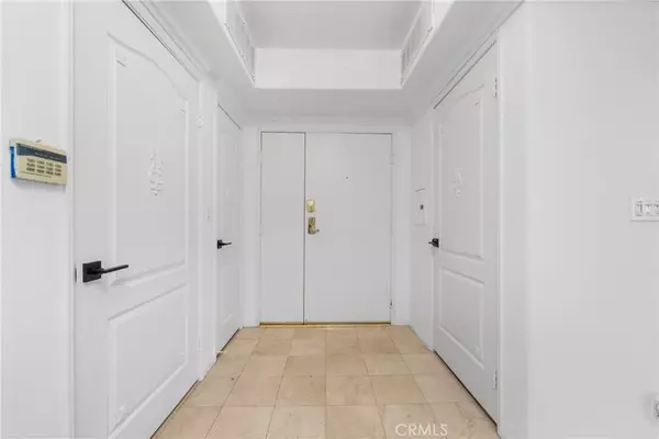 Sherman Oaks, CA 91423,4426 Ventura Canyon Avenue #204