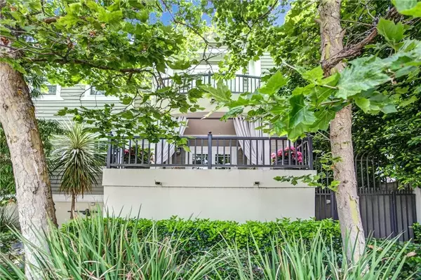 Valley Village, CA 91607,5101 Whitsett Avenue #105