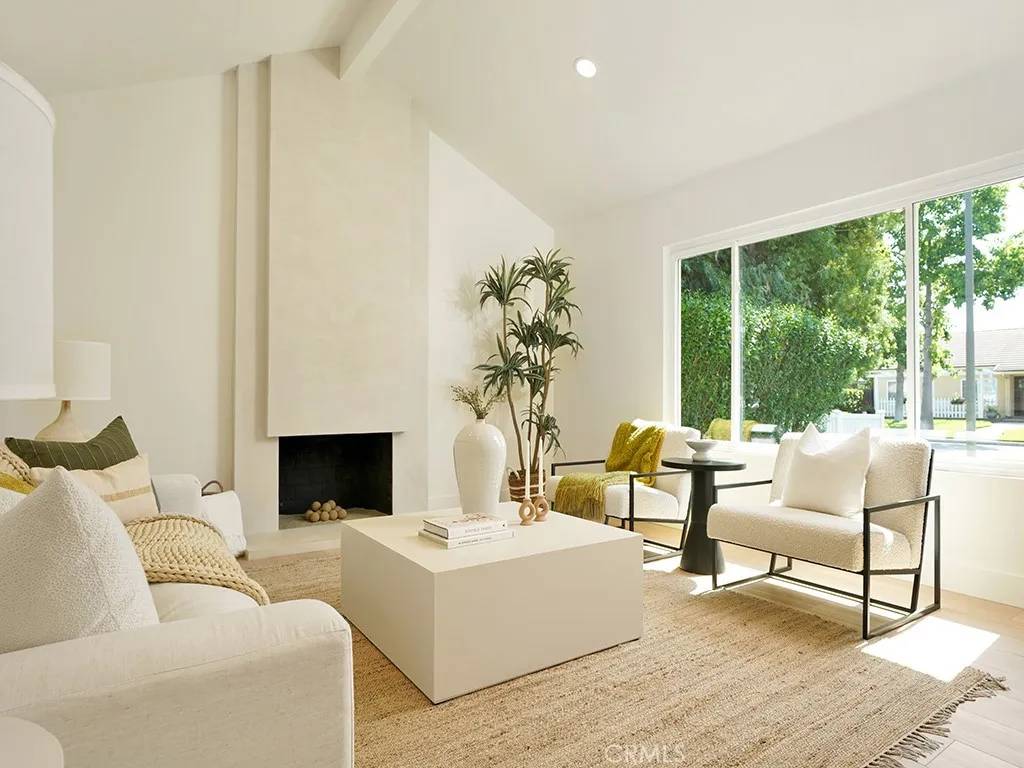 2709 Dayna Street, Santa Ana, CA 92705
