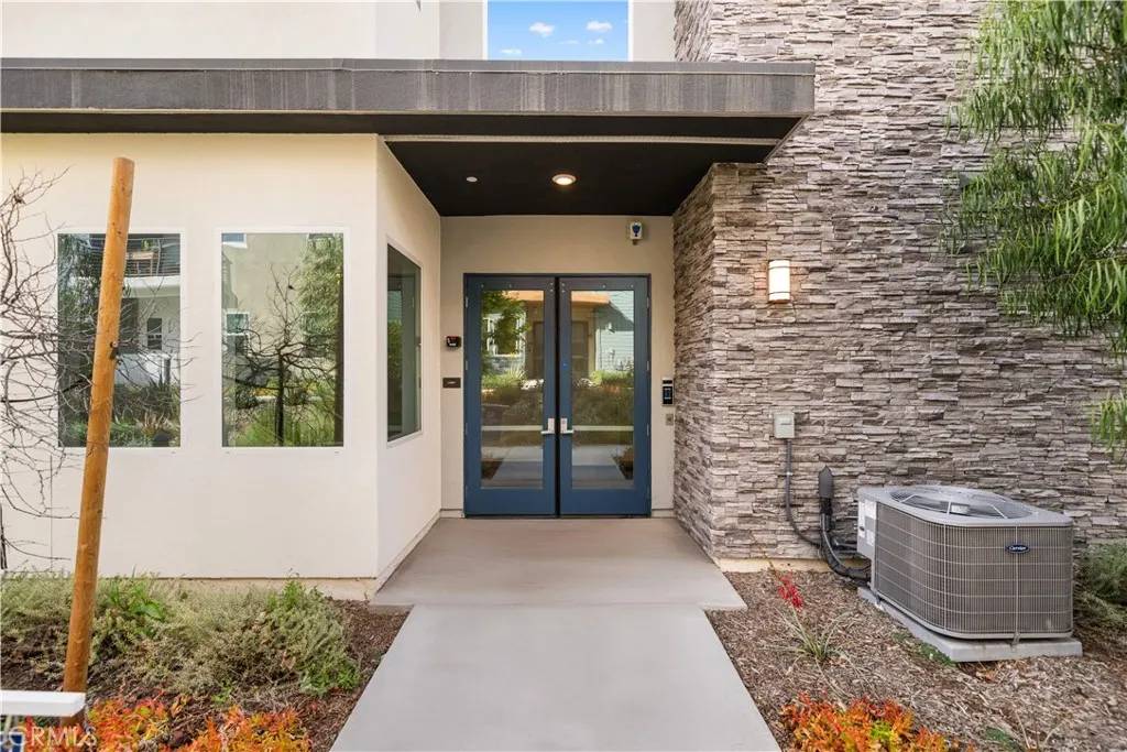 Irvine, CA 92618,189 Sash
