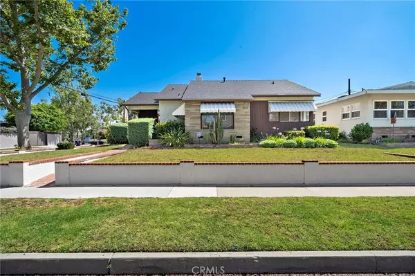 2460 Vuelta Grande Avenue, Long Beach, CA 90815