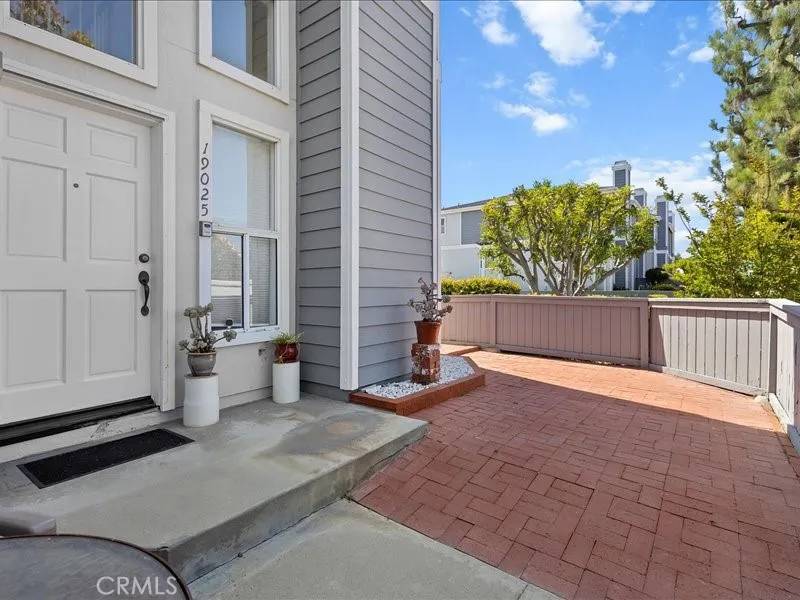 19025 Windridge Lane, Huntington Beach, CA 92646