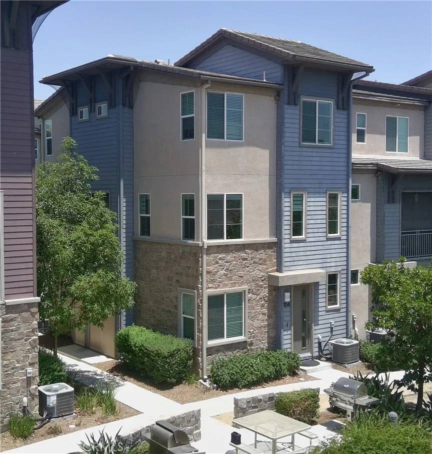 1014 Savi Drive #104, Corona, CA 92878