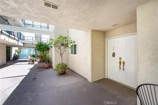 Laguna Woods, CA 92637,2385 Via Mariposa #1F