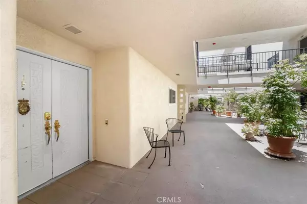 Laguna Woods, CA 92637,2385 Via Mariposa #1F