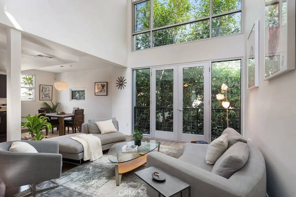 Los Angeles, CA 90029,4111 W Sunset Boulevard #220