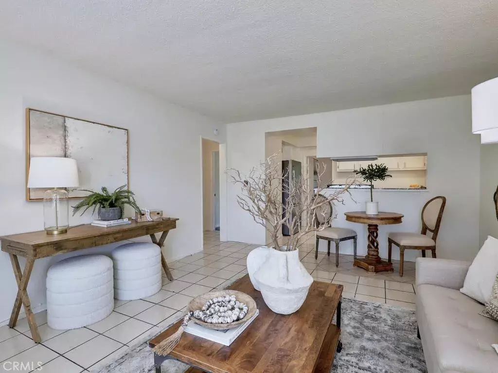 Tustin, CA 92780,17121 Mcfadden Avenue #11