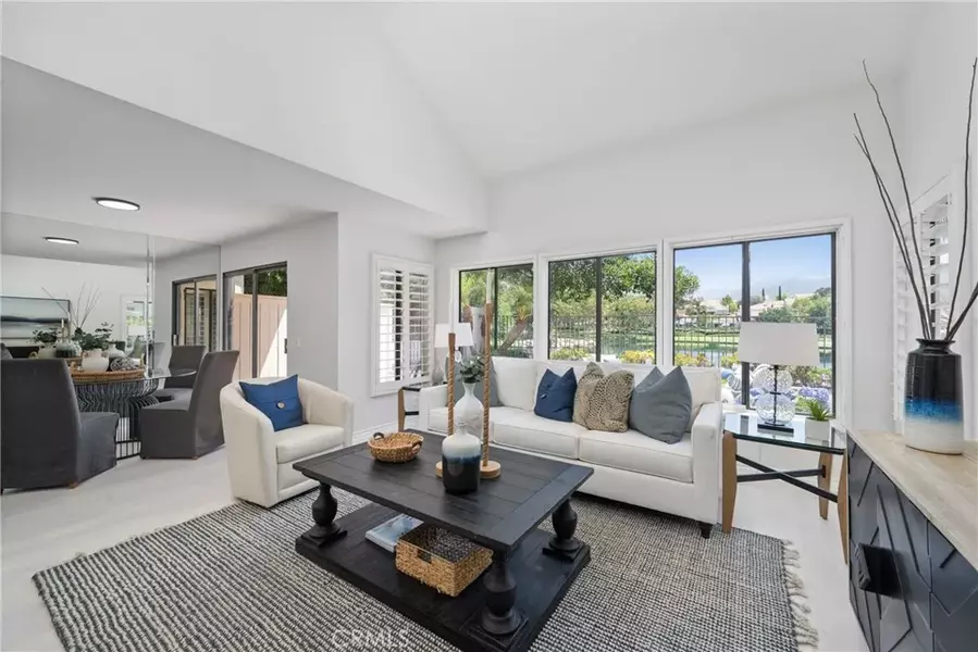16 Vista Lago #22, Rancho Santa Margarita, CA 92688