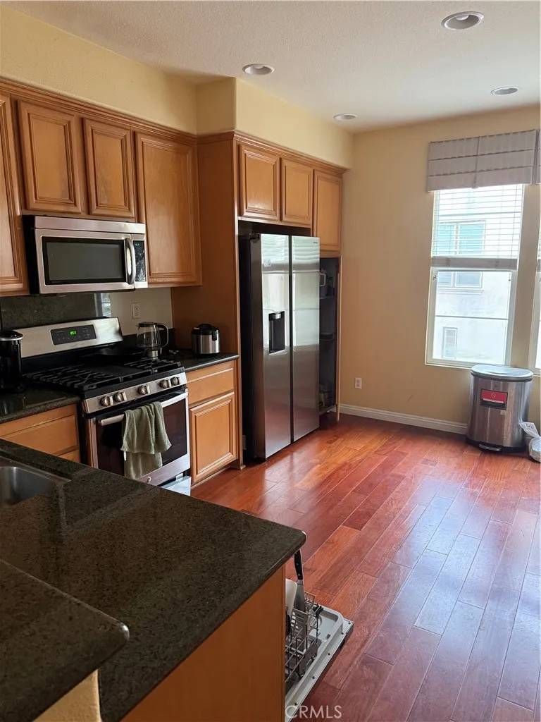 Irvine, CA 92603,11 Tall Oak