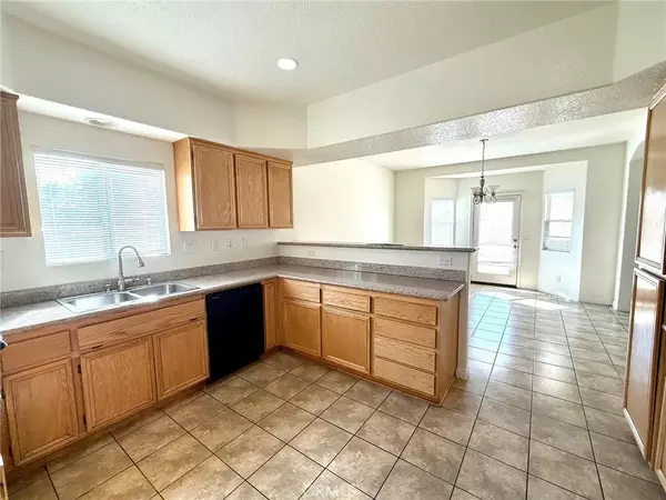 Lancaster, CA 93535,1726 E Avenue J9