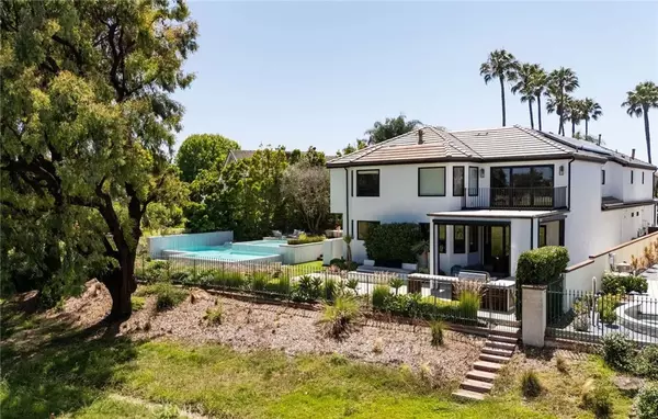 19476 Woodlands Drive, Huntington Beach, CA 92648