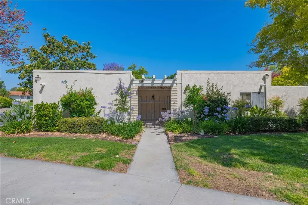 Laguna Woods, CA 92637,2245 Via Mariposa East #D