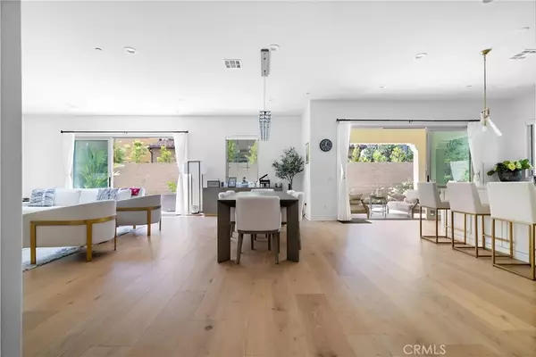 Irvine, CA 92602,66 Poncho