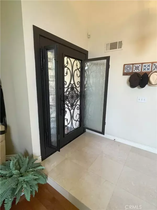 Aliso Viejo, CA 92656,17 Thornbird