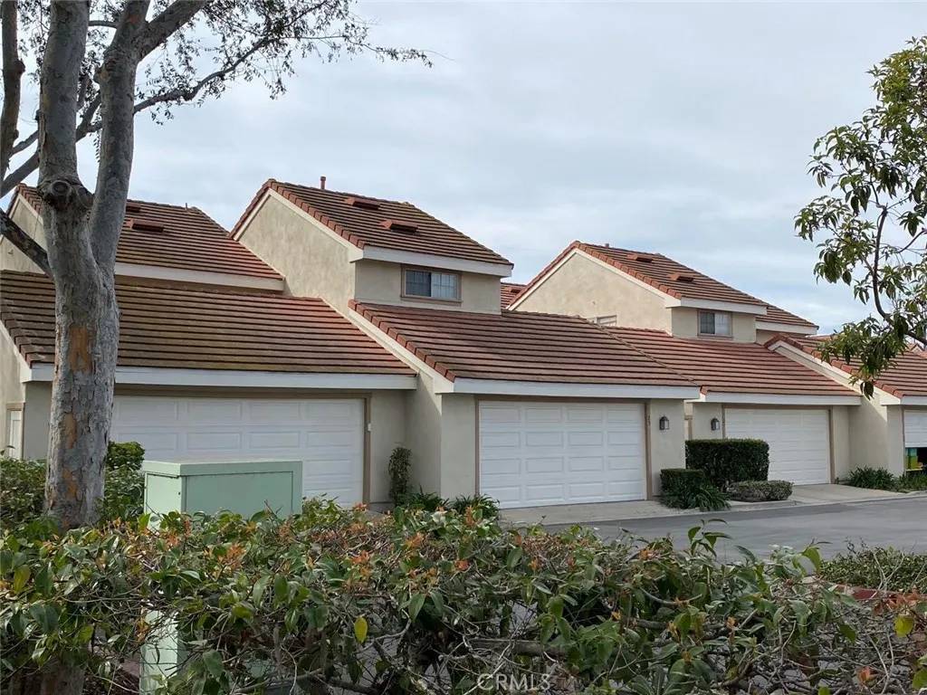 Irvine, CA 92612,27 Dartmouth #26