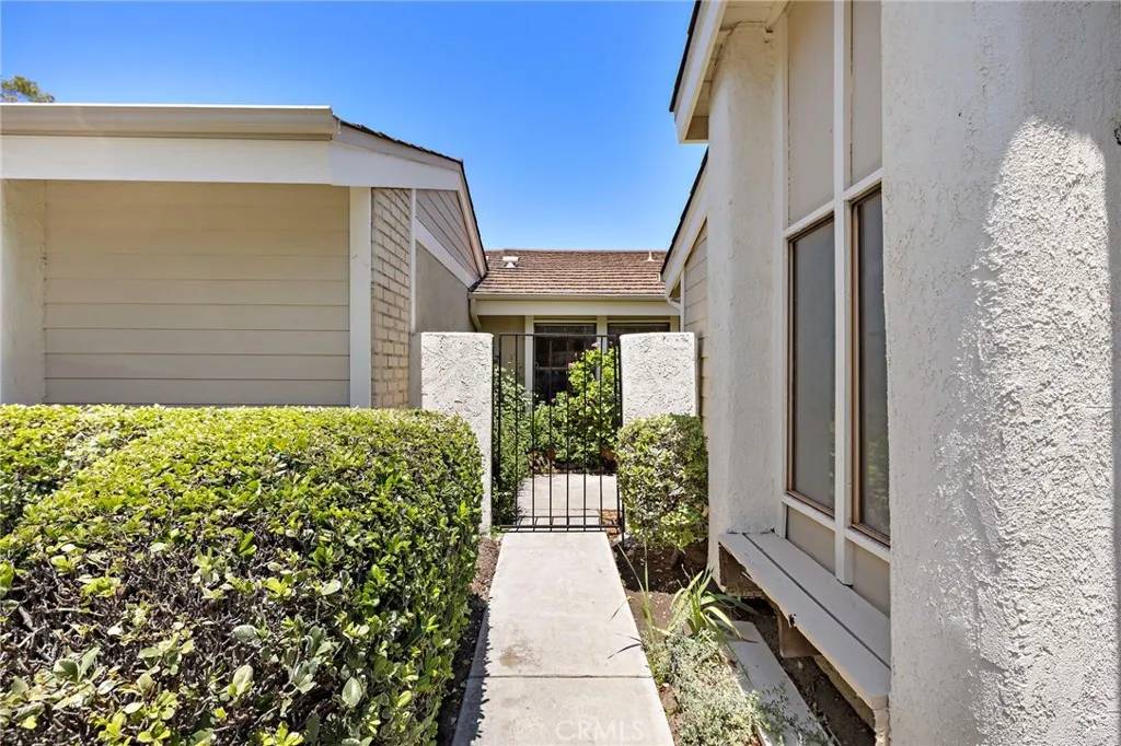 Irvine, CA 92604,16 Driftwood #24