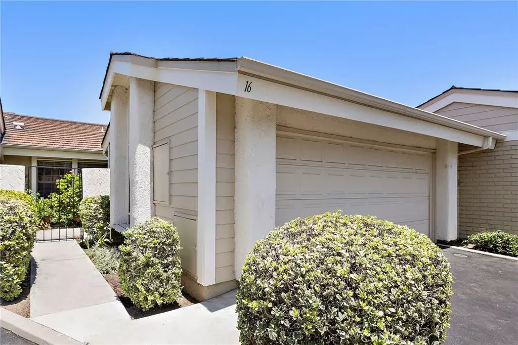 Irvine, CA 92604,16 Driftwood #24