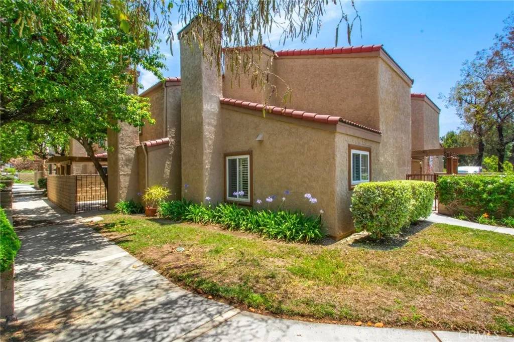 1413 Vista Grande #122, Fullerton, CA 92835