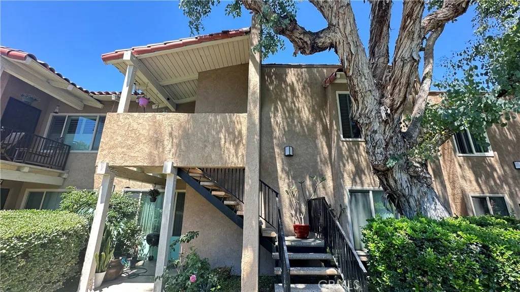 Tustin, CA 92780,13722 Red Hill Avenue #20