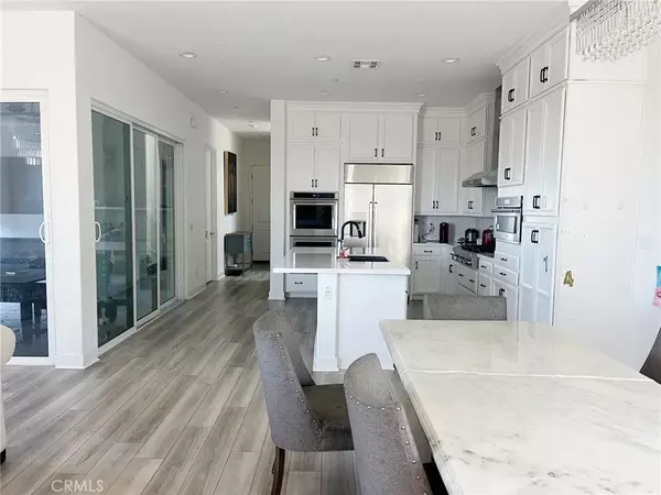 Irvine, CA 92618,215 Sawbuck