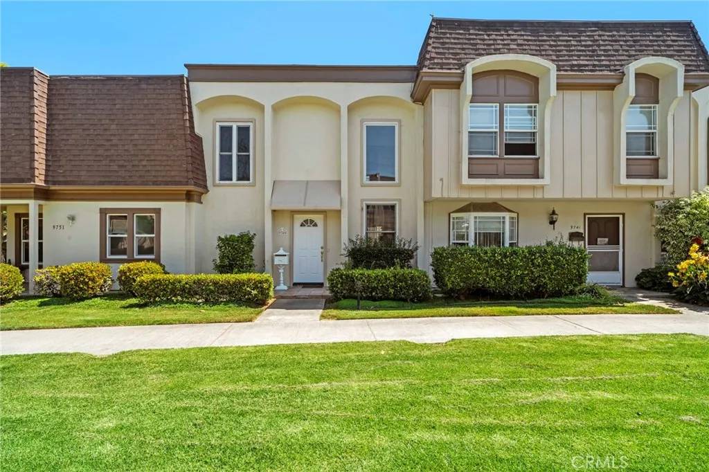 9745 Port Royal Circle, Huntington Beach, CA 92646