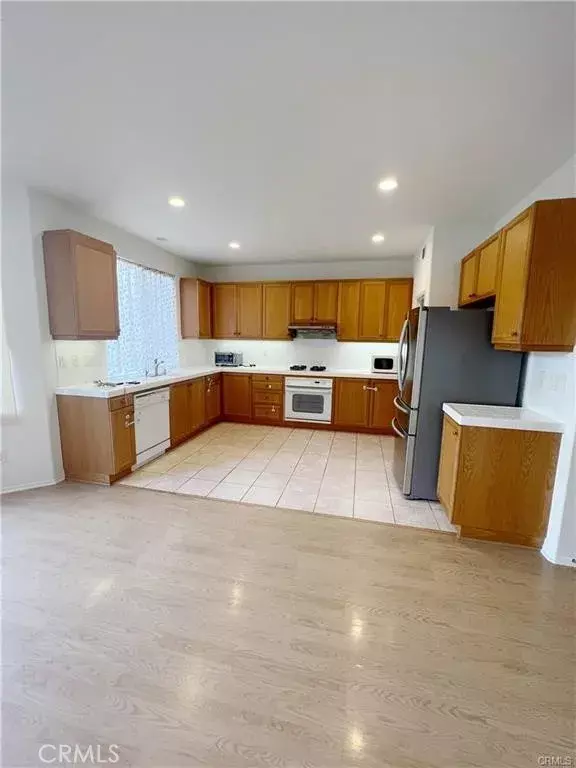 Irvine, CA 92602,11 Iron Springs
