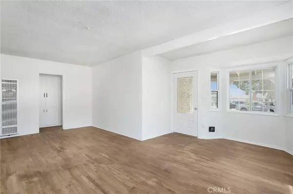 Santa Ana, CA 92703,2210 W 7th Street