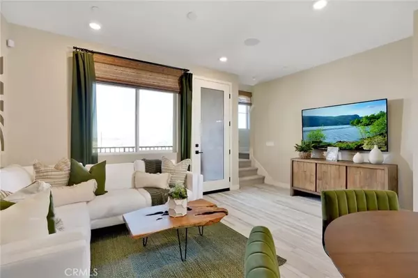 Santa Fe Springs, CA 90670,11739 Florence Avenue