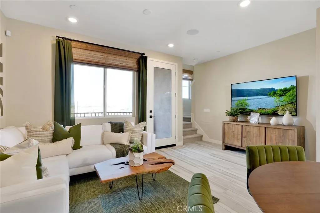 Santa Fe Springs, CA 90670,11739 Florence Avenue