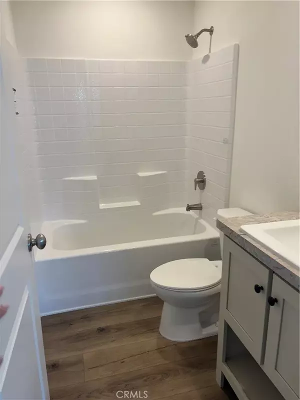 Hemet, CA 92543,1097 N State #206